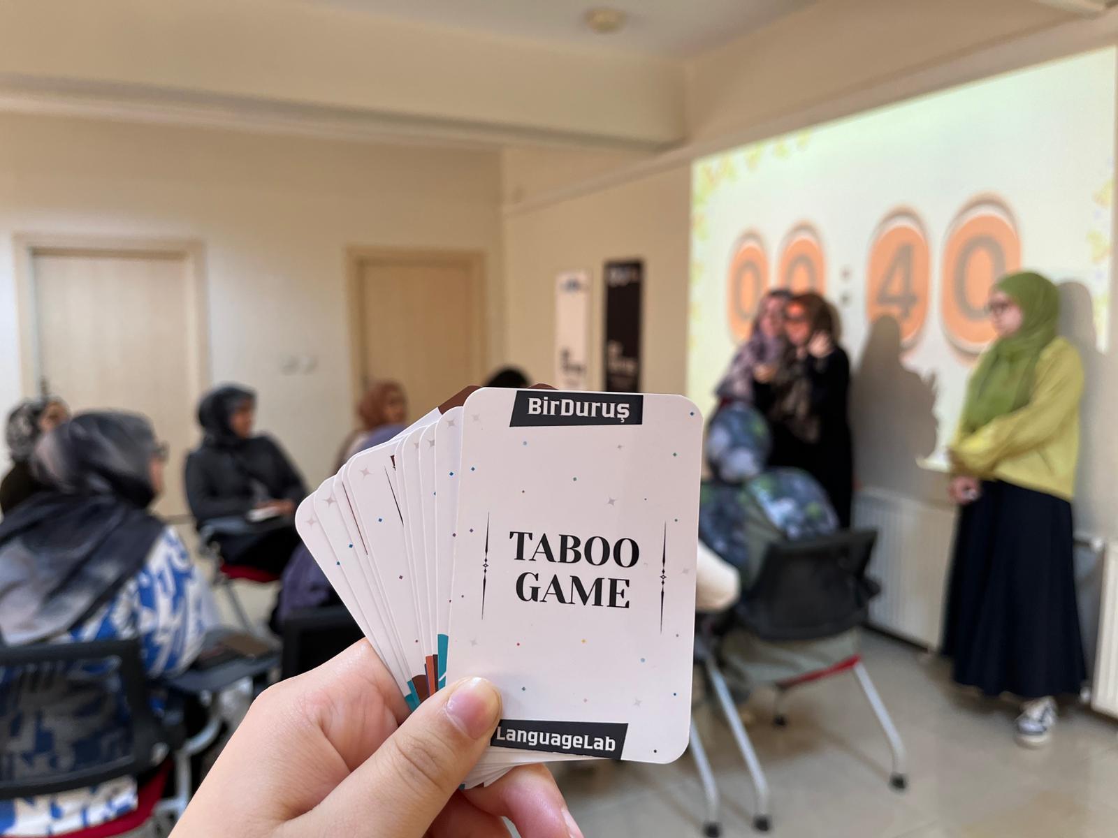 Bir Duruş Topluluğu’ndan Eğlenceli Dil Pratiği: "Language Lab Taboo" Etkinliği
