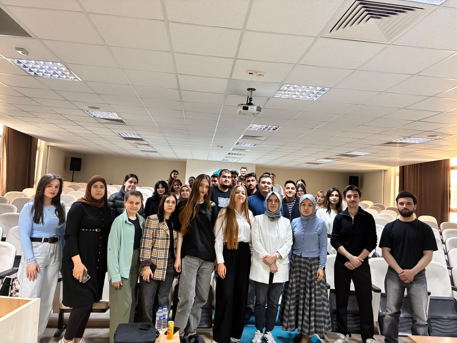 Uluslararası Değişim Rüzgarı: Erasmus Öğrencileri İçin Oryantasyon Semineri Düzenlendi