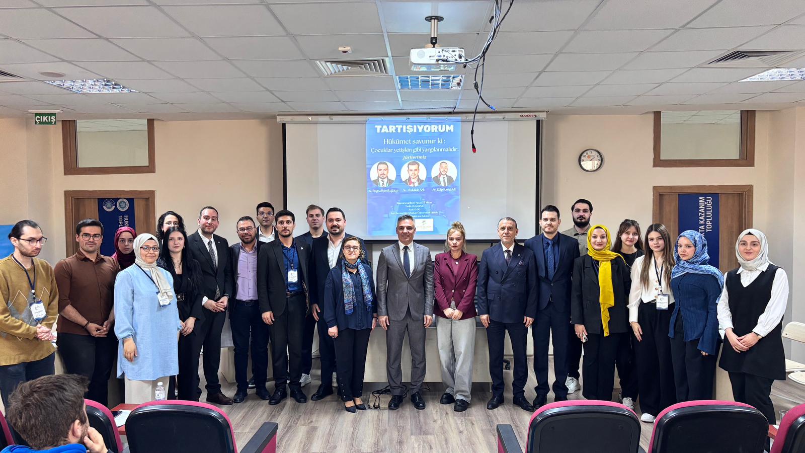 Hukuk Fakültesinde Fikirler Yarışıyor: "Tartışı-Yorum" Etkinliği Gerçekleştirildi